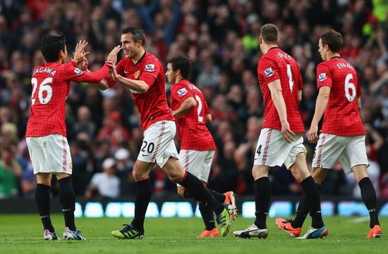 在中场和边 在中场和边